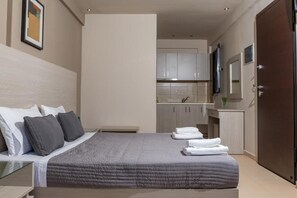 Desk, free WiFi, bed sheets - Trianon Studios (Zakynthos)