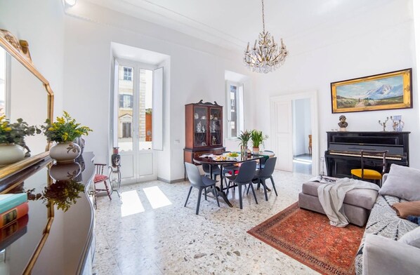 Loft, 4 Schlafzimmer, Balkon, Stadtblick | Innenbereich