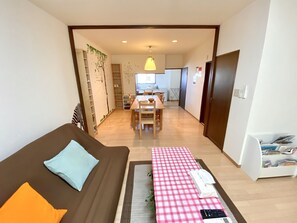 Apartment (201) | 1 bedroom, individually furnished, iron/ironing board, free WiFi