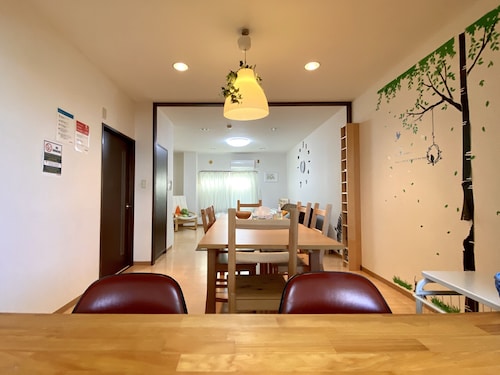 客室内のダイニングエリア