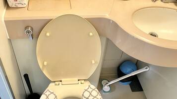 Apartment (301) | Bathroom | Separate tub and shower, deep soaking tub, free toiletries, hair dryer