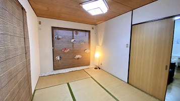 Apartment (405) | 1 bedroom, individually furnished, iron/ironing board, free WiFi