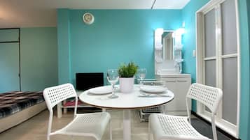 Apartment (302) | 1 bedroom, individually furnished, iron/ironing board, free WiFi
