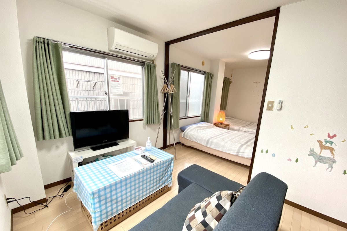 Apartamento (301) | Zona de estar | Una televisión de pantalla plana