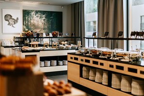 Free daily buffet breakfast