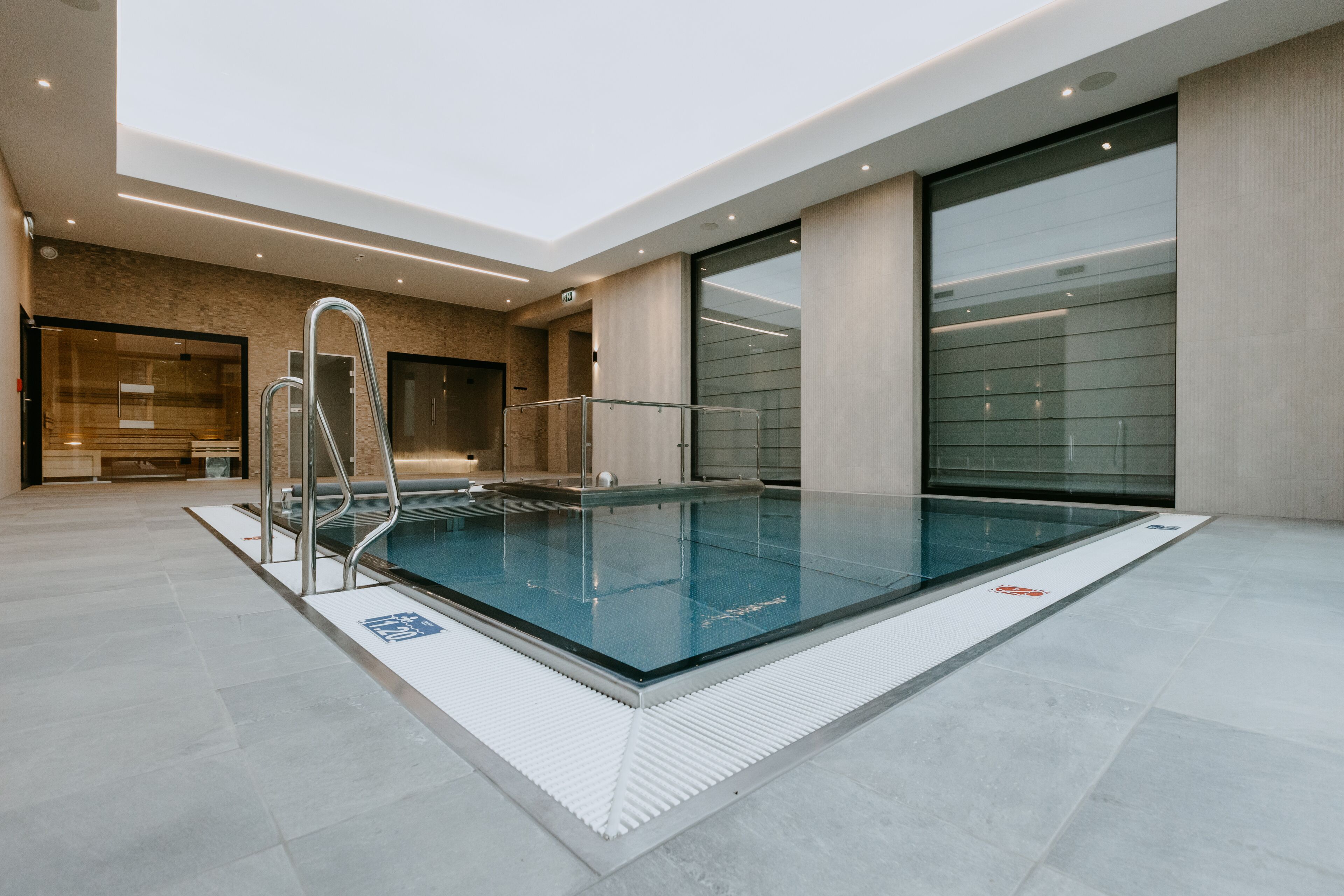 Alberca techada, acceso de 09:00 a 00:00, y camas balinesas gratuitas 