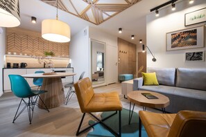 Deluxe Room | Private kitchen | Full-sized fridge, microwave, stovetop, dishwasher - Vislow Resort (Wisla)