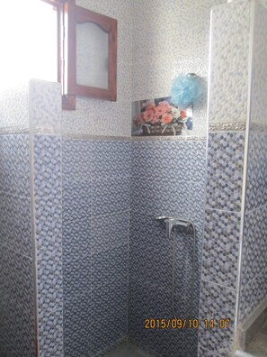 Apartment, 2 Schlafzimmer, Raucher, Balkon | Badezimmer | Kostenlose Toilettenartikel, Haartrockner, Bidet, Handtücher