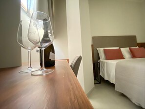 Douche, douche à « effet pluie », articles de toilette gratuits