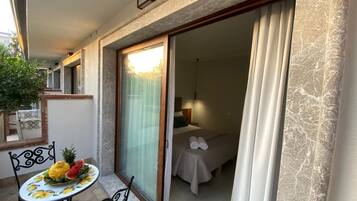 Minibar, desk, bed sheets