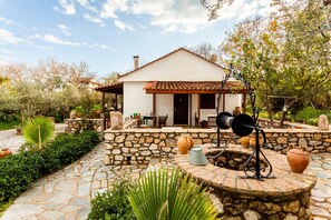 Front of property - The Fairytale House Seaside Retreat (Messini)
