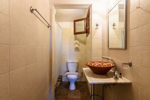 Departamento | Baño | Regadera, secadora de cabello, toallas 