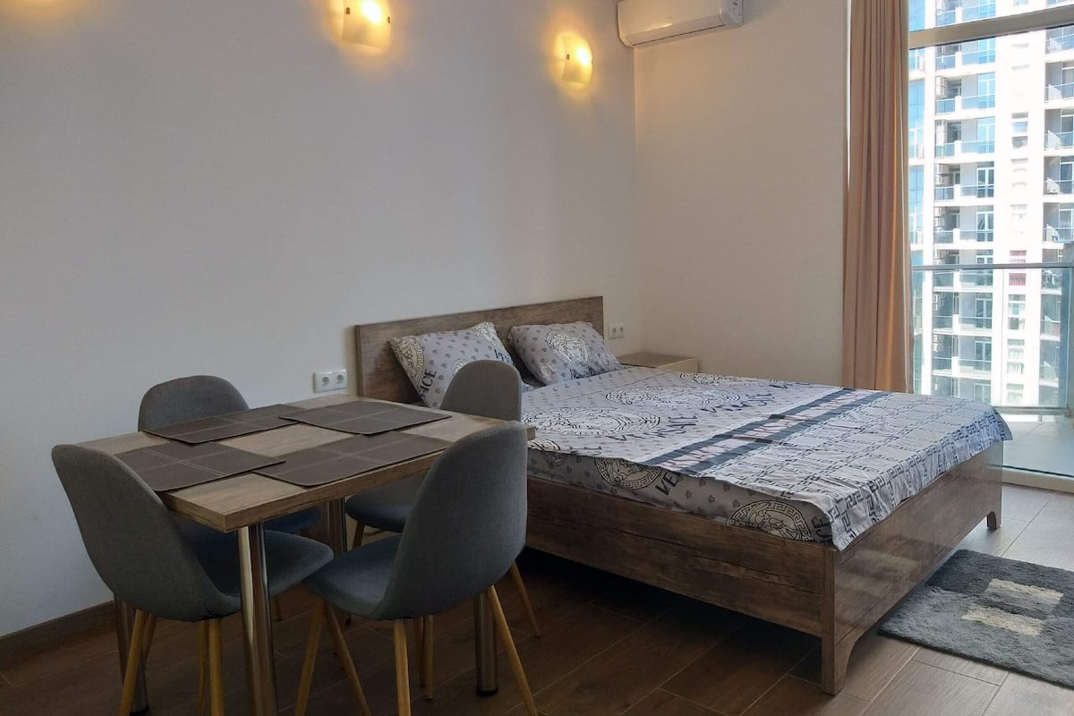 Departamento (Sherif Khimshiashvili St.15) | 1 habitación, tabla de planchar con plancha, wifi gratis y ropa de cama 