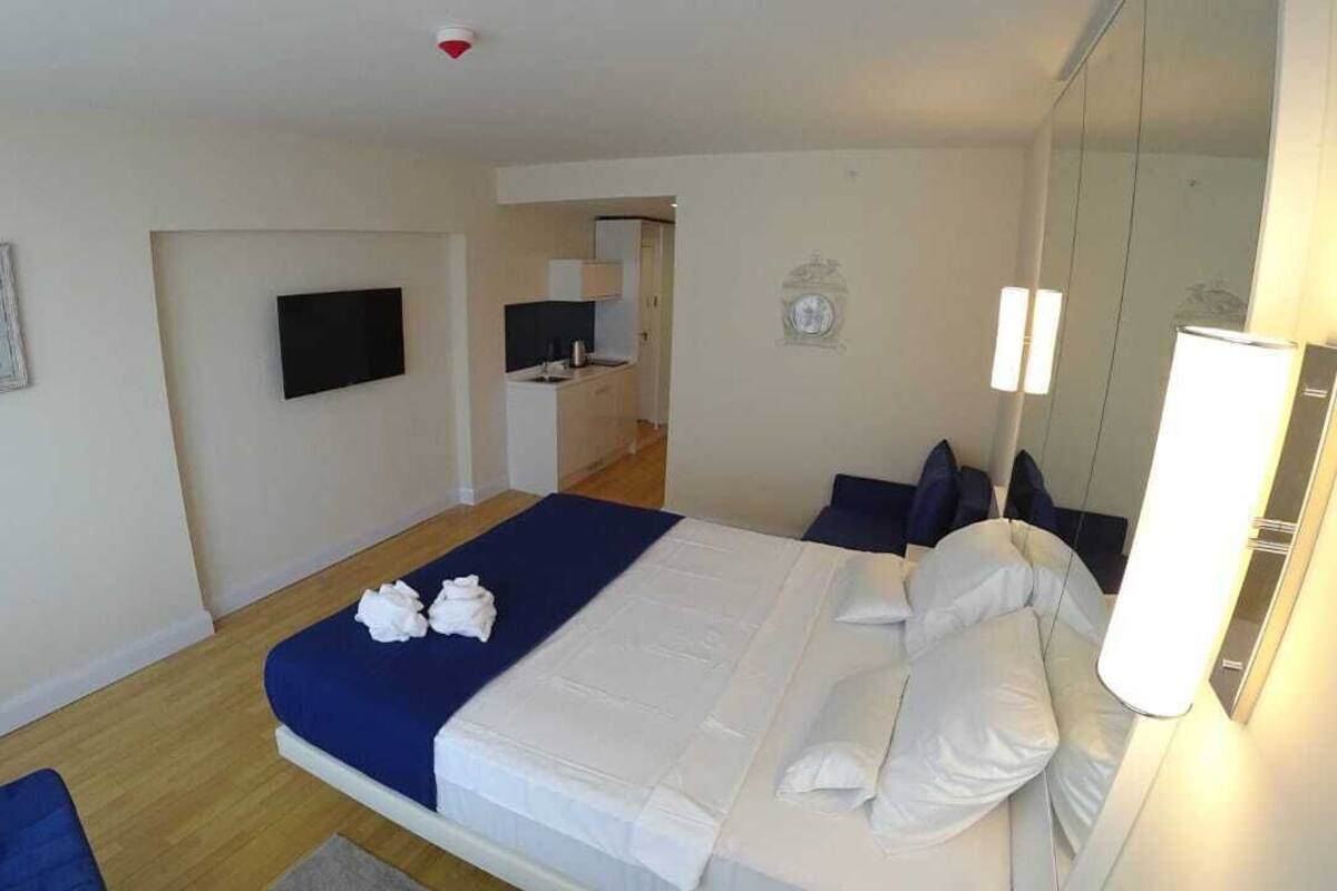 Departamento (Triple) | 1 habitación, tabla de planchar con plancha, wifi gratis y ropa de cama 