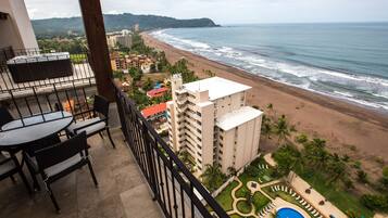 Apartment, 3 Bedrooms, Balcony, Mountain View | Balkoni