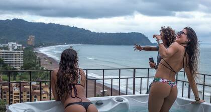 Spectacular 3 Bedroom Penthouse at Croc's Resort & Casino