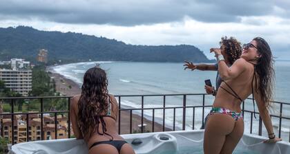 Spectacular 3 Bedroom Penthouse at Croc's Resort & Casino