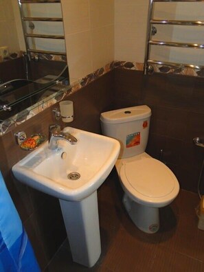 ฝักบัว, ของใช้ในห้องน้ำฟรี, ผ้าเช็ดตัว, สบู่