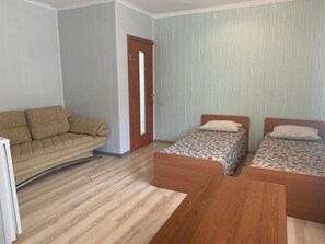 ห้องสแตนดาร์ด | 3 ห้องนอน, เตารีด/โต๊ะรีดผ้า, Wi-Fi ฟรี, ผ้าปูที่นอน