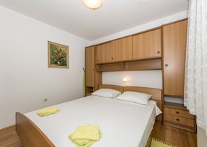 Iron/ironing board, free WiFi
