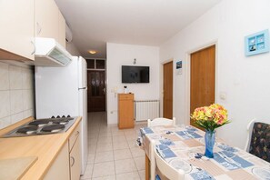 Apartment (A2) | Private kitchen | Fridge, stovetop, electric kettle, cookware/dishes/utensils - Apartments Anita Summer (Vodice)