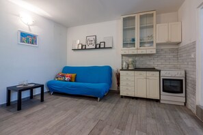 Eget kjøkken | Kjøleskap, mikrobølgeovn, kokeplater og espressomaskin