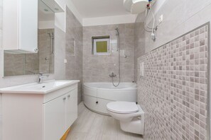 Bathroom | Shower - Apartments Kate (Dugi Rat)