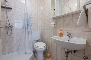 Bathroom | Shower