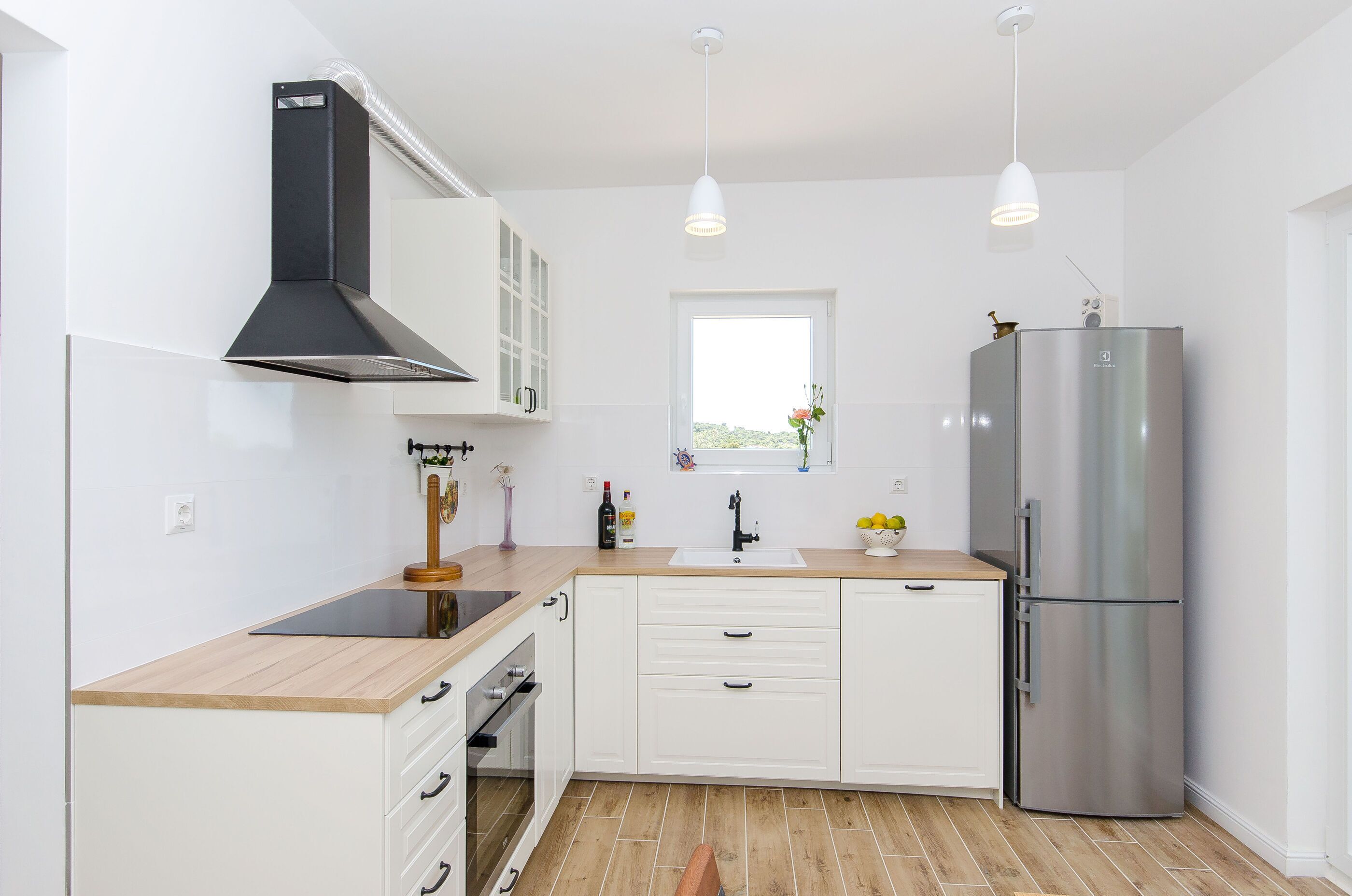 Private kitchen | Fridge, oven, stovetop, dishwasher