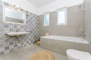 Bathroom | Shower