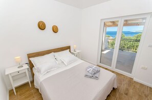 4 bedrooms, iron/ironing board, free WiFi