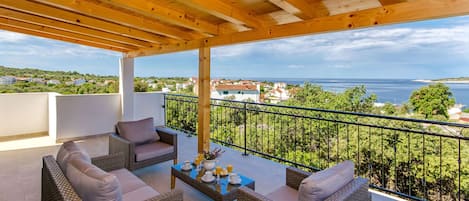 Villa | Balcony