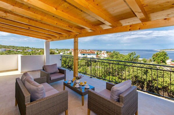 Villa | Balcony