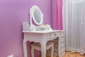 Iron/ironing board, free WiFi