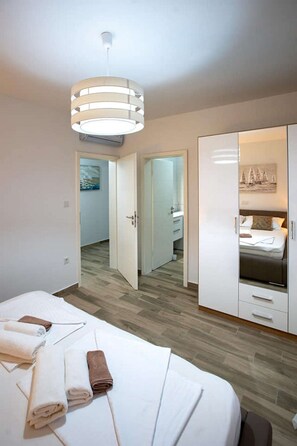 2 bedrooms, in-room safe, free WiFi - Apartments Ivana (Rab)