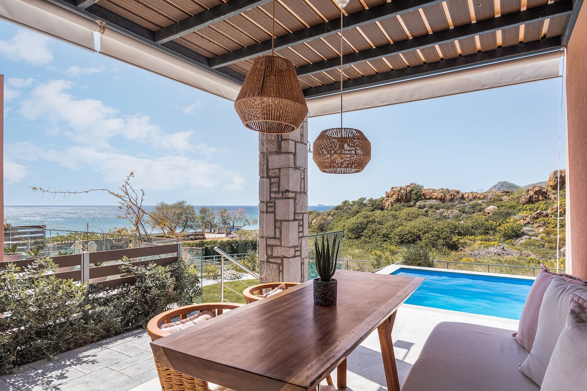 Villa Luxury, 2 camere da letto, piscina privata, vista mare | 2 camere, biancheria da letto di alta qualità, una cassaforte in camera