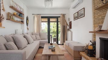 Villa | Living area | Smart TV, fireplace, Netflix, streaming services