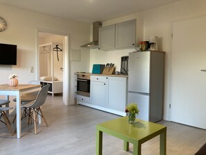 Geladeira, fogão, cooktop, cafeteira/chaleira