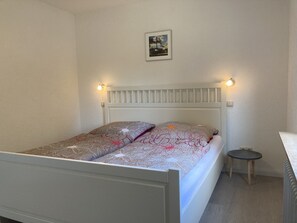 1 dormitorio, cuna de viaje, wifi y ropa de cama