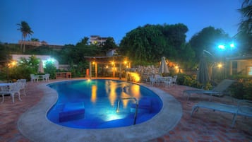 Bungalow, 4 habitaciones, para fumadores, alberca privada | Alberca | Alberca al aire libre