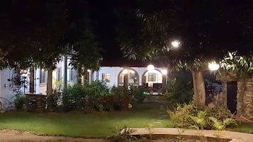 Bungalow, 4 habitaciones, para fumadores, alberca privada | Jardín