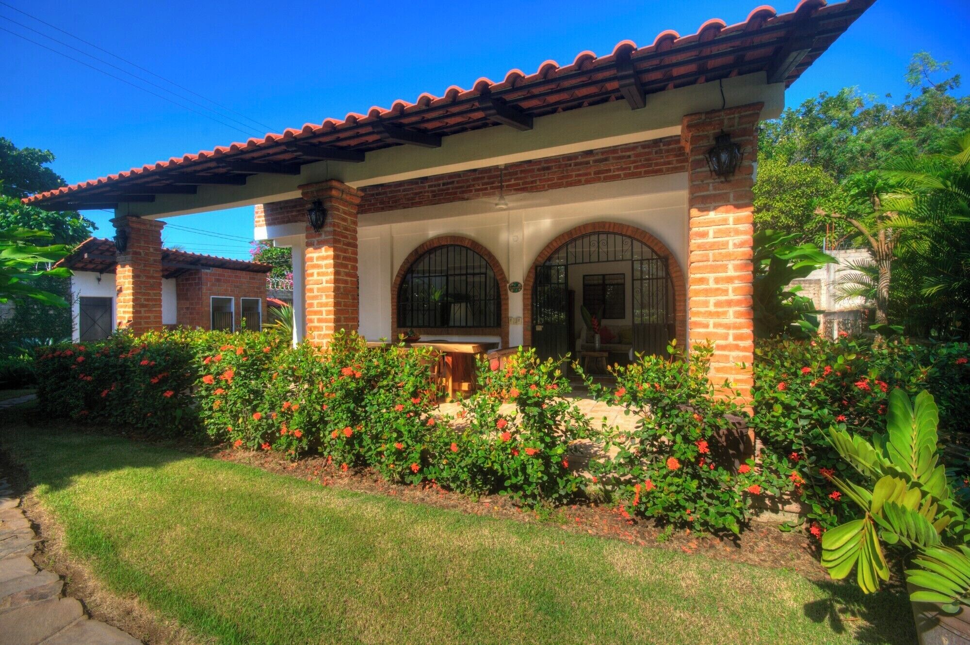Bungalow, 4 Schlafzimmer, Raucher, eigener Pool | Terrasse/Patio