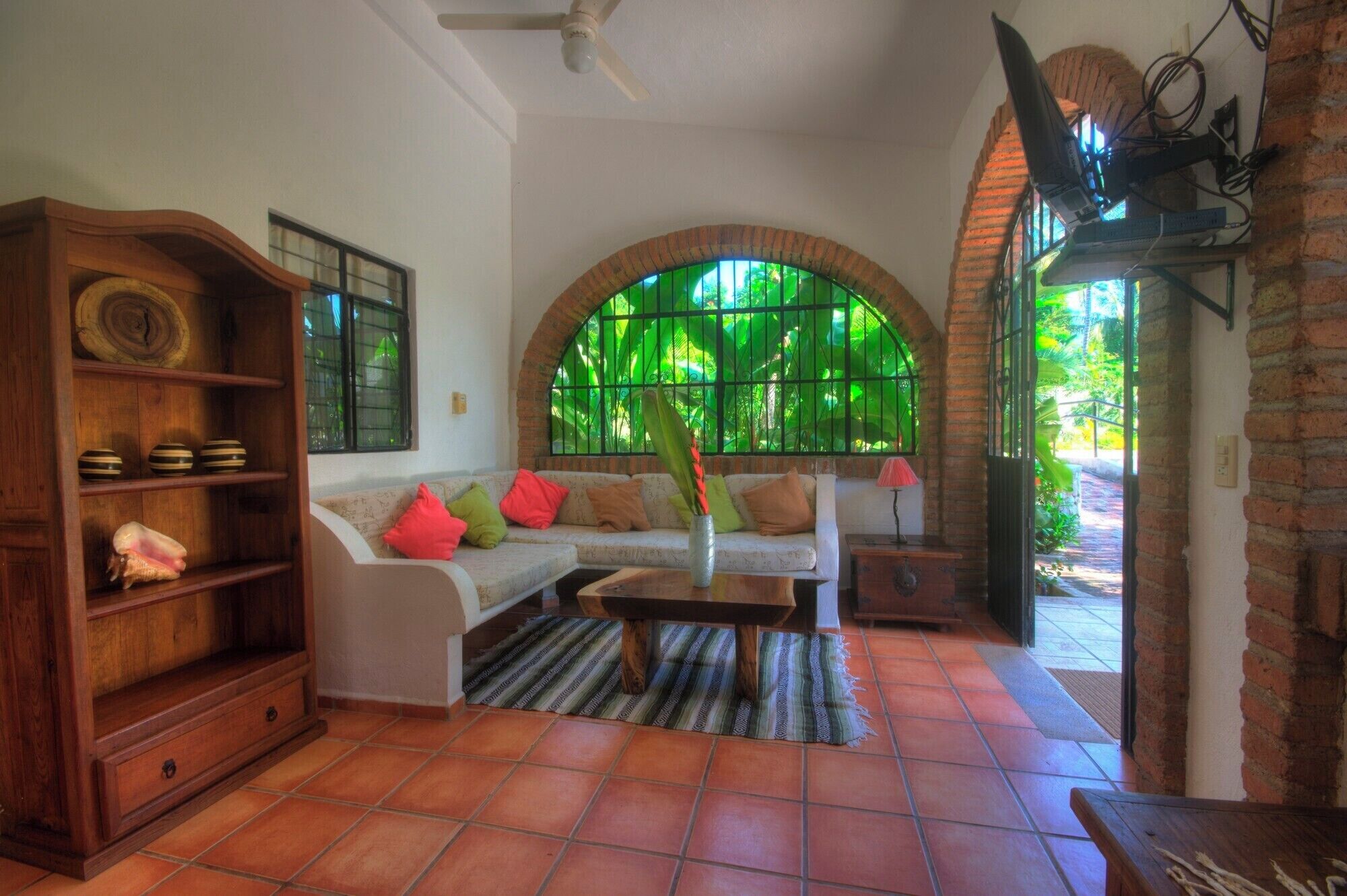 Bungalow, 4 habitaciones, para fumadores, alberca privada | Área de sala de estar