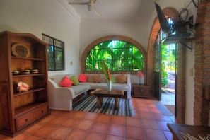 Bungalow, 4 Schlafzimmer, Raucher, eigener Pool | Wohnbereich