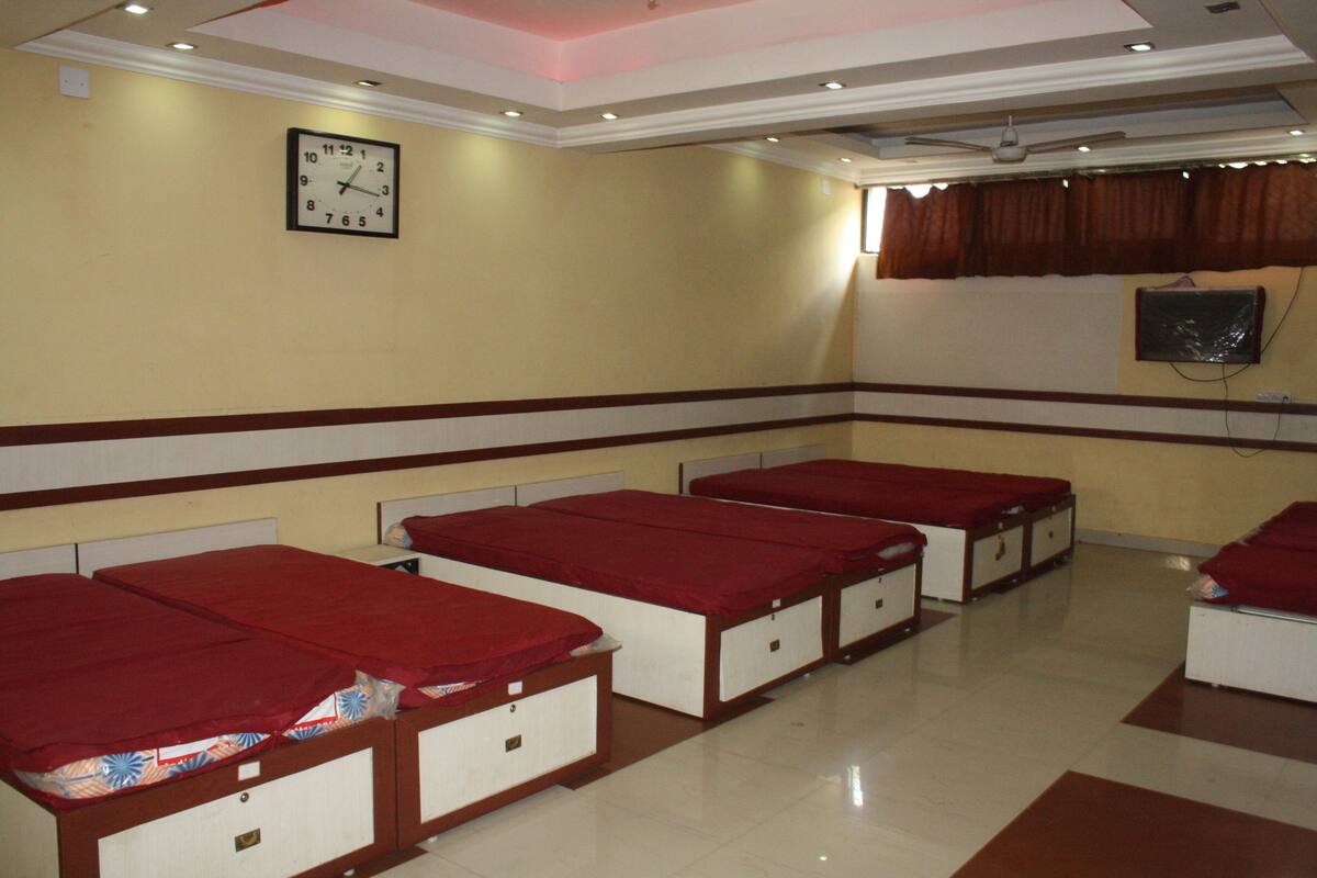 Shared Dormitory, Men only (Non AC and 14 Beds) | In-room safe, WiFi (free)