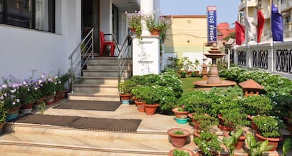 Reba Beach Resort - Hostel