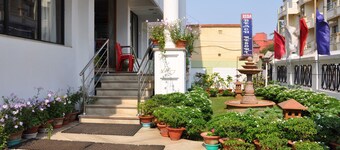 Reba Beach Resort - Hostel