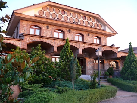 Exterior. RURAL LODGING AT HACIENDA VILLARTA WINERY