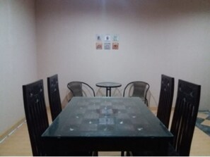 Dining - Rumah Qeela Giwangan Ppg (Banguntapan)