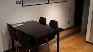 Dining - Delicious Apartment in Florence Under the Hills of Fiesole and Settignano (Florence)
